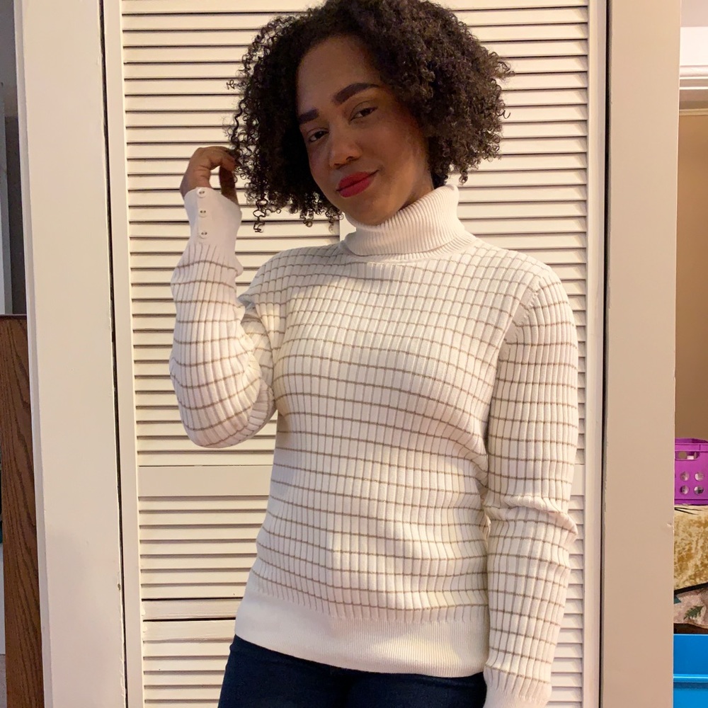 White and gold turtleneck